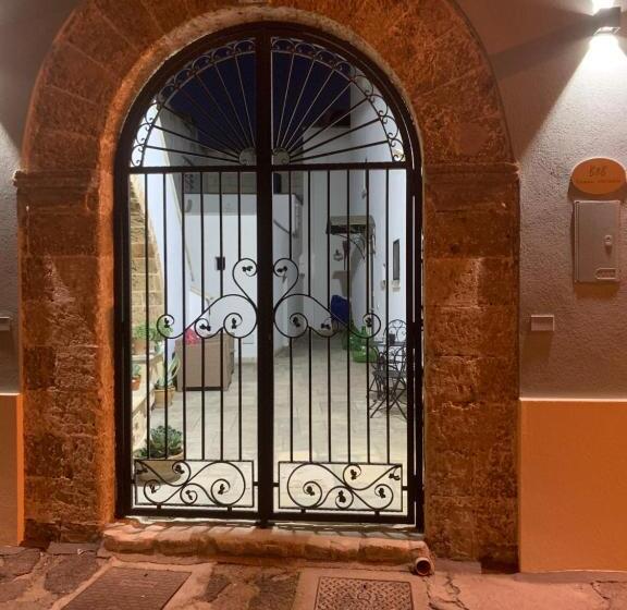 Bahçe Manzaralı Süit, Nonna Veronica