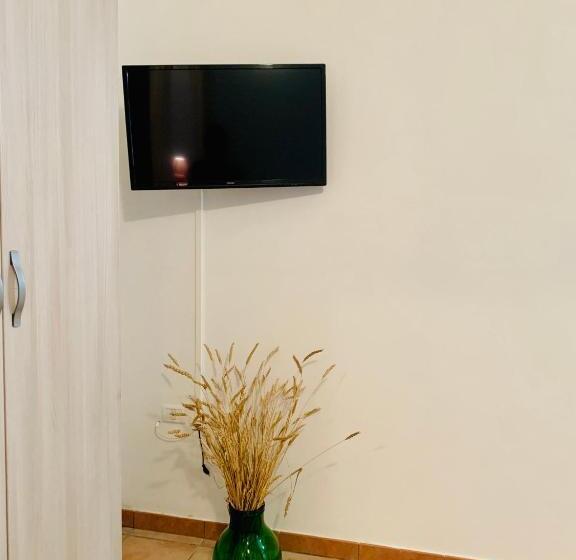 Bahçe Manzaralı Süit, Nonna Veronica