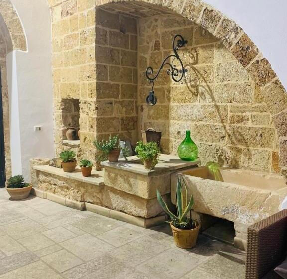 Bahçe Manzaralı Süit, Nonna Veronica