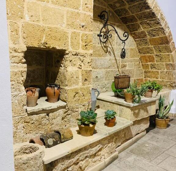 Bahçe Manzaralı Süit, Nonna Veronica