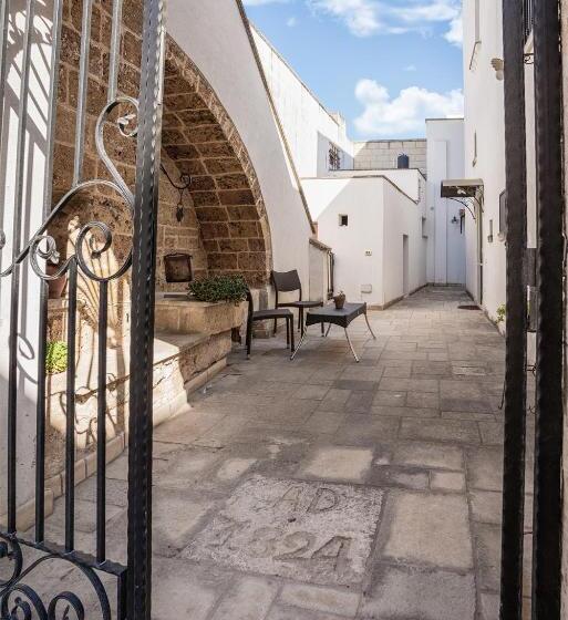 Bahçe Manzaralı Süit, Nonna Veronica