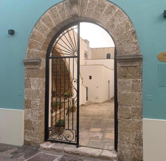 Bahçe Manzaralı Süit, Nonna Veronica