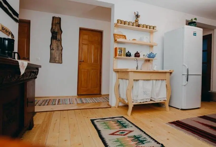 Standard Kolmen Hengen Huone, Gáll Vendégház