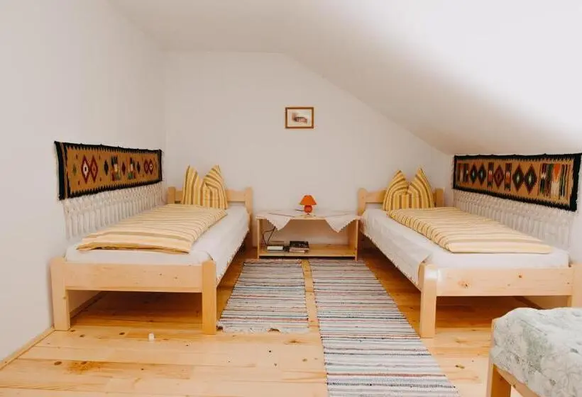 Standard Kolmen Hengen Huone, Gáll Vendégház