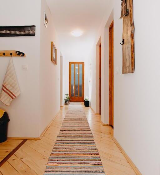 דירת שלושה חדרים, Gáll Vendégház