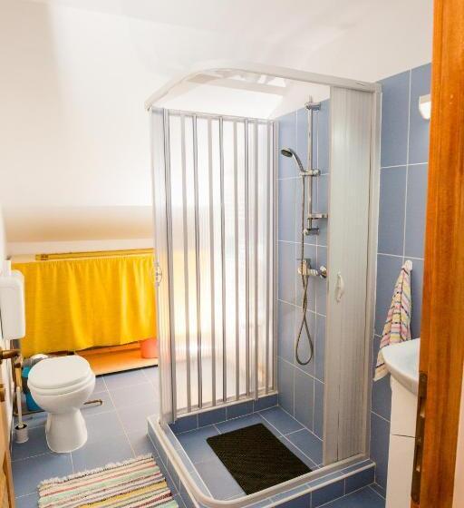 דירת שלושה חדרים, Gáll Vendégház