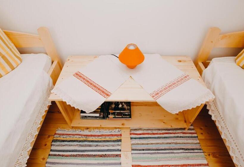 דירת שלושה חדרים, Gáll Vendégház