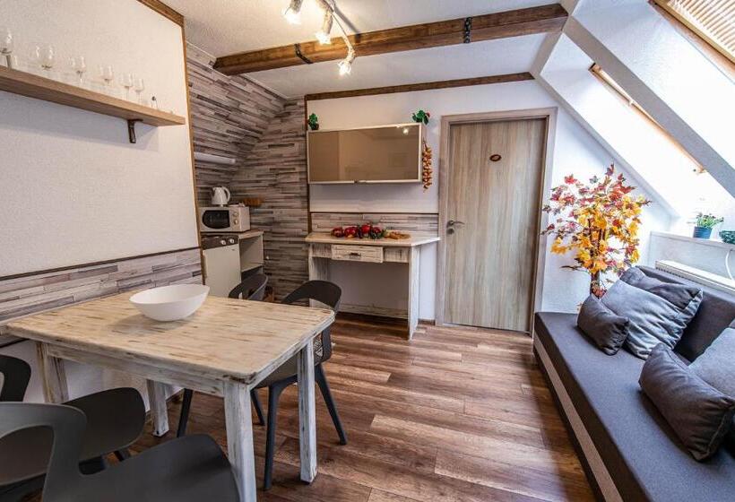 발코니가 있는 4인용 스탠다드 룸, Penzión Aurel