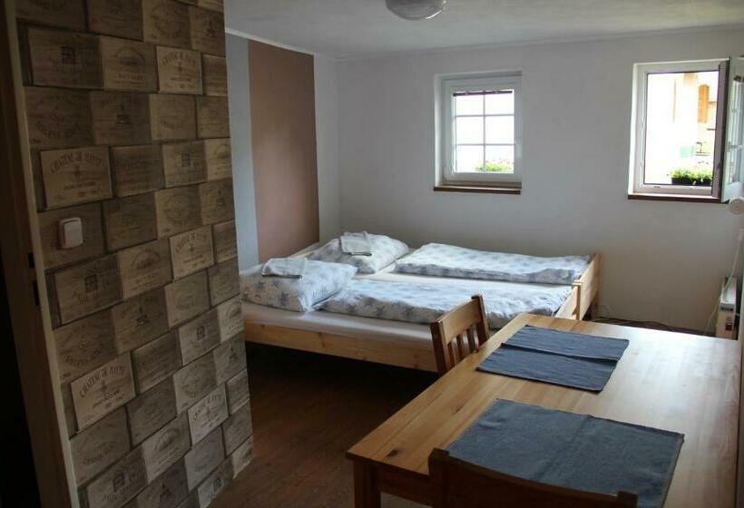 スタンダードルーム, Vinný Sklep U Konečků