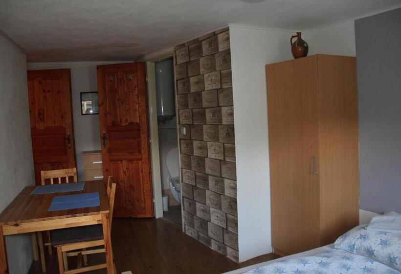 スタンダードルーム, Vinný Sklep U Konečků