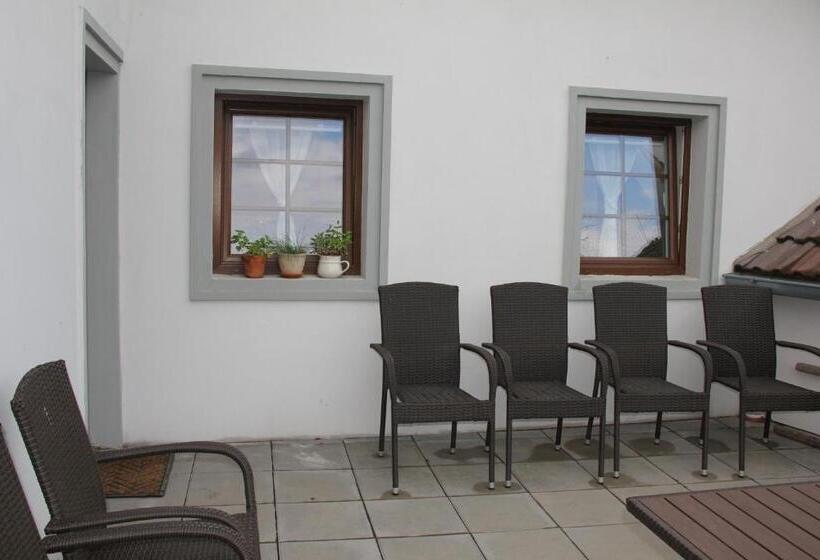 スタンダードルーム, Vinný Sklep U Konečků