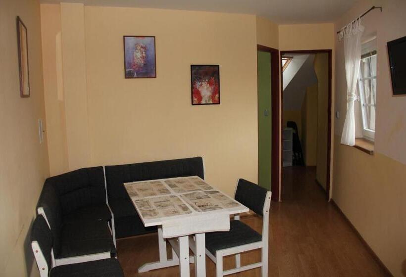 2ベッドルームアパートメント, Vinný Sklep U Konečků