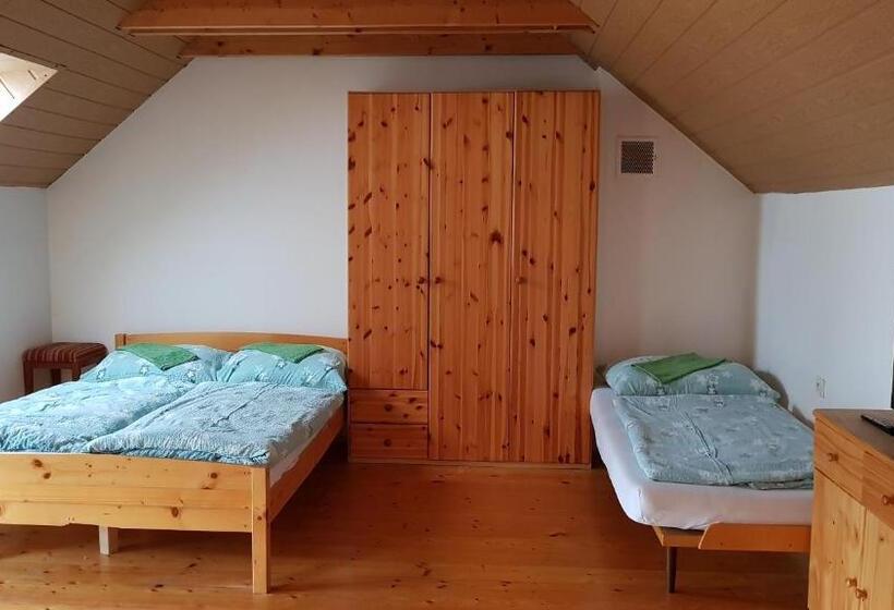 スタンダード4人部屋, Vinný Sklep U Konečků