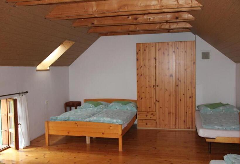 スタンダード4人部屋, Vinný Sklep U Konečků