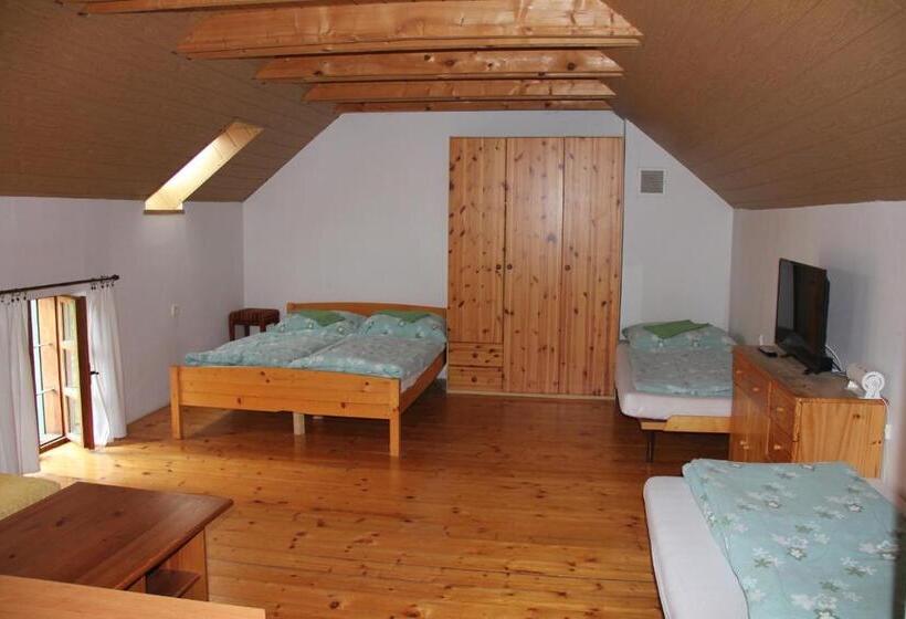 スタンダード4人部屋, Vinný Sklep U Konečků