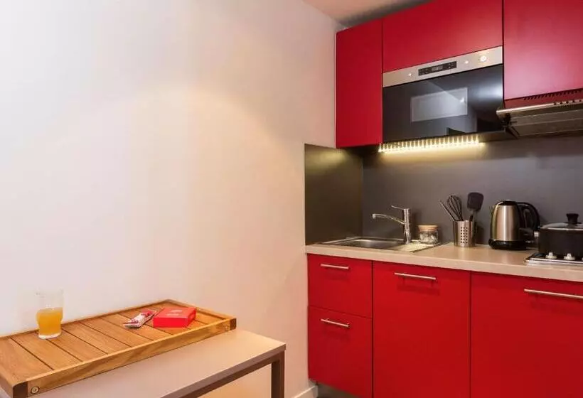 スタンダードスタジオ, Aparthotel Adagio La Defense Courbevoie