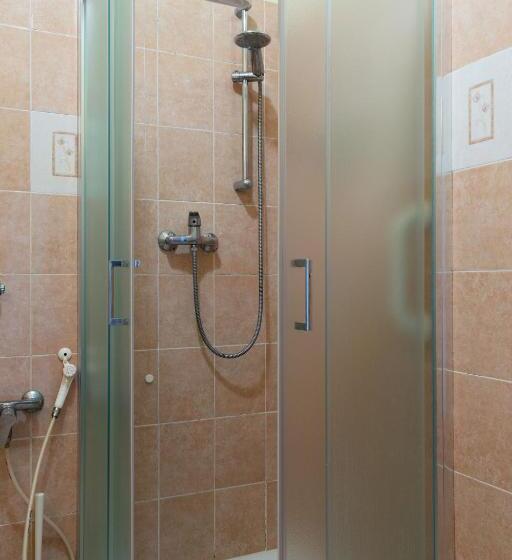 Camera Quadrupla Standard, Hostel Pisa Tower