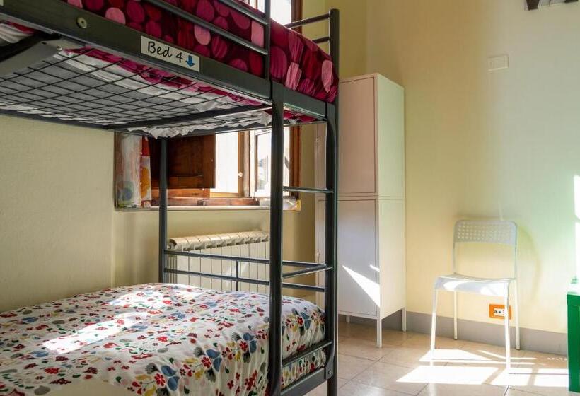 Camera Standard, Hostel Pisa Tower