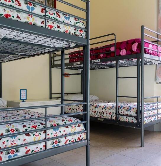 Camera Standard, Hostel Pisa Tower