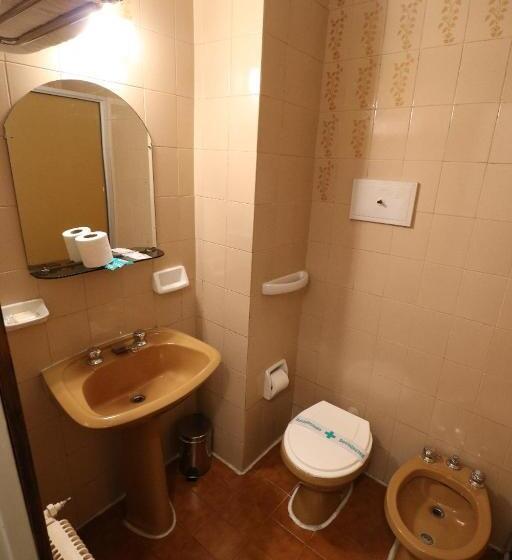 スタンダードトリプルルーム, Arona