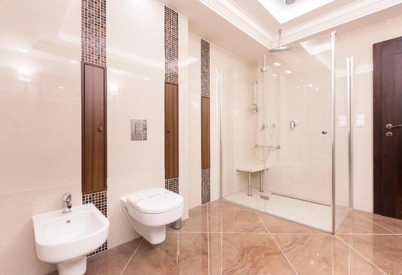 스탠다드 룸, Dvorana