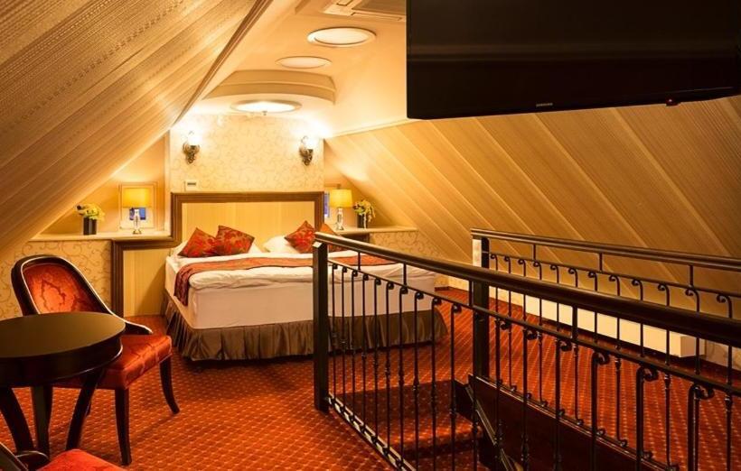 스탠다드 룸, Dvorana