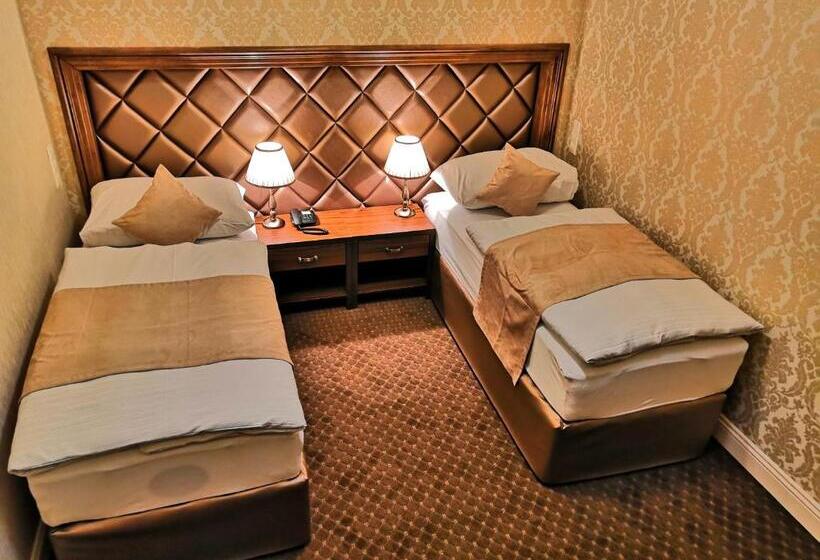 디럭스 스위트, Dvorana