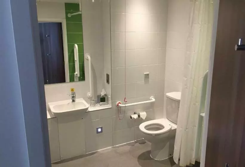 身障者適用スタンダードルーム, Holiday Inn Huntingdon Racecourse, An Ihg
