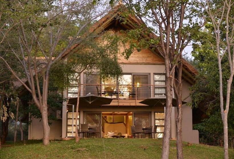 3 Bedroom Suite, Victoria Falls Safari Suites