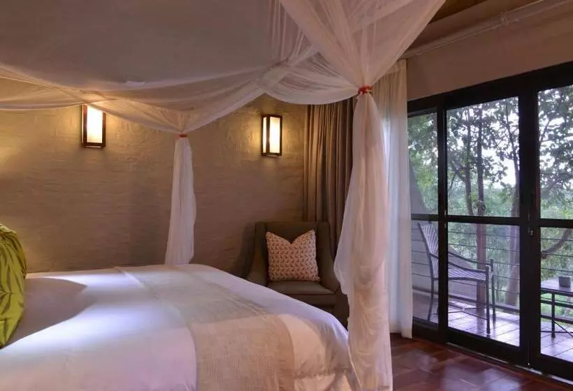 سوئیت 2 خوابه, Victoria Falls Safari Suites
