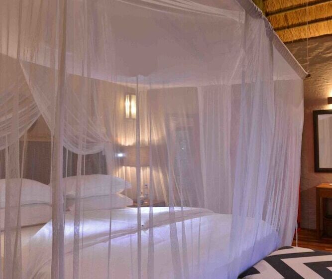 3 Bedroom Suite, Victoria Falls Safari Suites