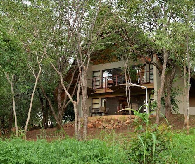 3 Bedroom Suite, Victoria Falls Safari Suites
