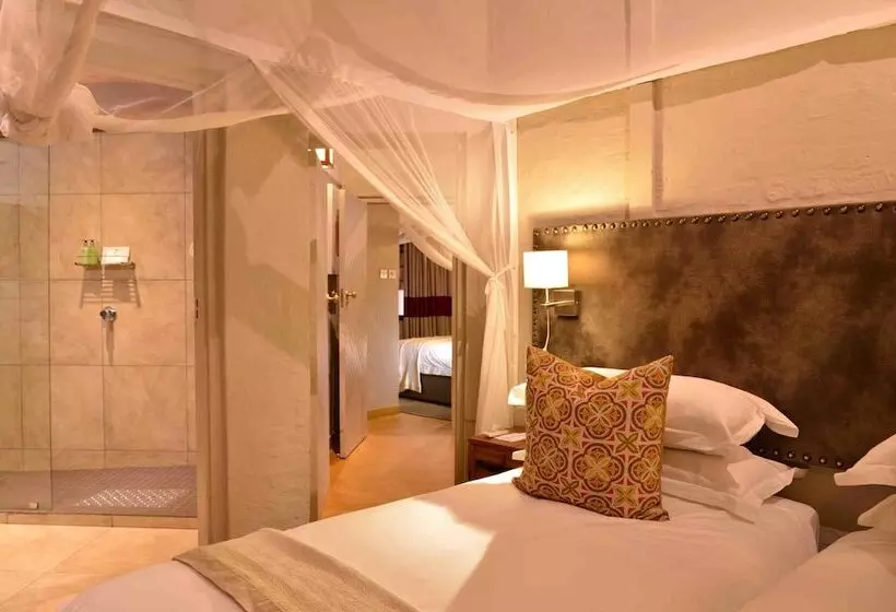 3 Bedroom Suite, Victoria Falls Safari Suites