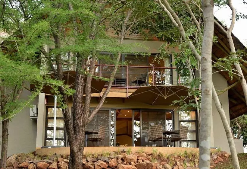 سوئیت 2 خوابه, Victoria Falls Safari Suites