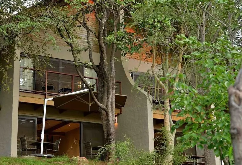 سوئیت 2 خوابه, Victoria Falls Safari Suites