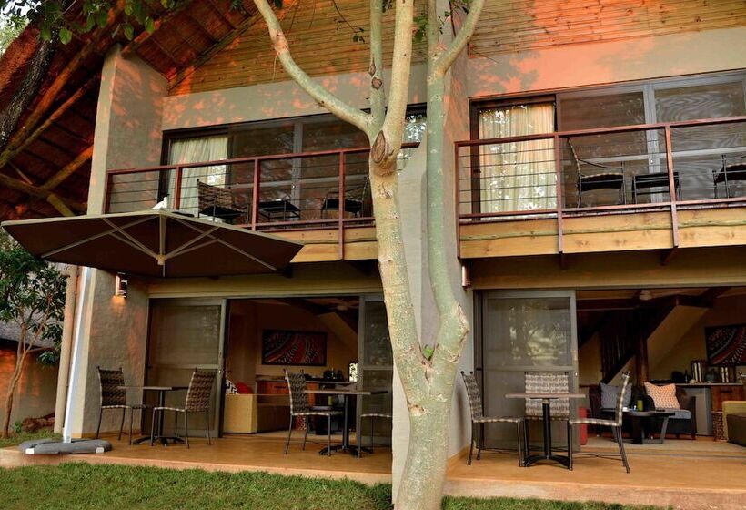 سوئیت 2 خوابه, Victoria Falls Safari Suites