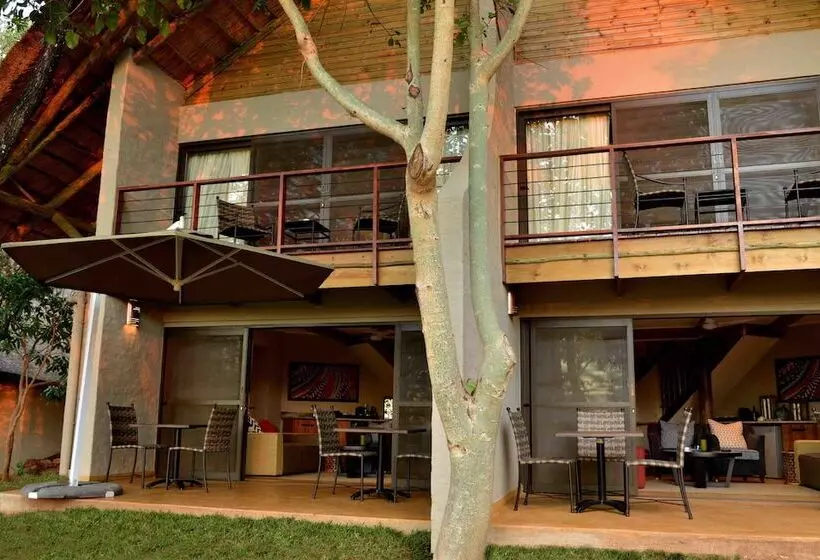 سوئیت 2 خوابه, Victoria Falls Safari Suites