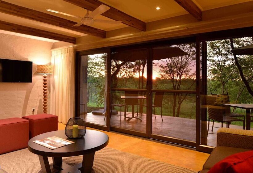 سوئیت 2 خوابه, Victoria Falls Safari Suites