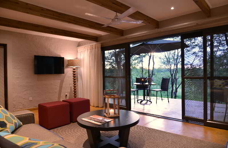 سوئیت 2 خوابه, Victoria Falls Safari Suites