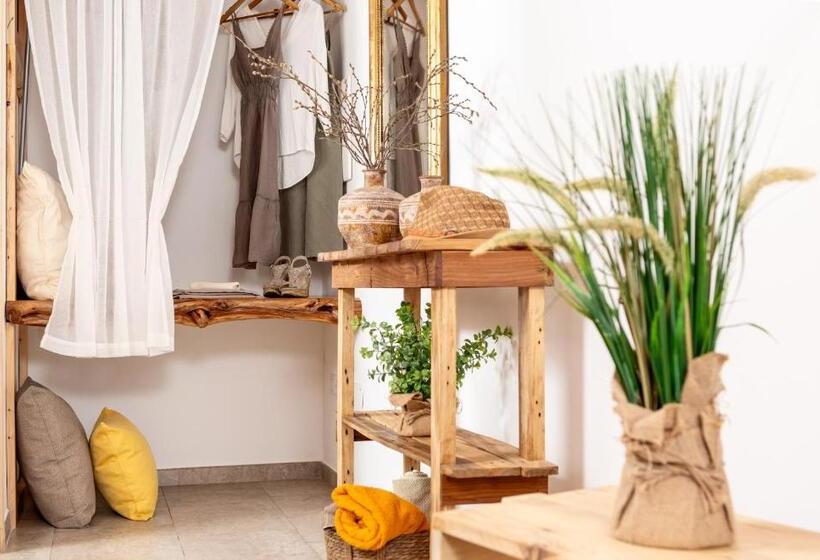 اتاق لوکس با تخت بزرگ, B&b Les Chambres Rooms & Suite