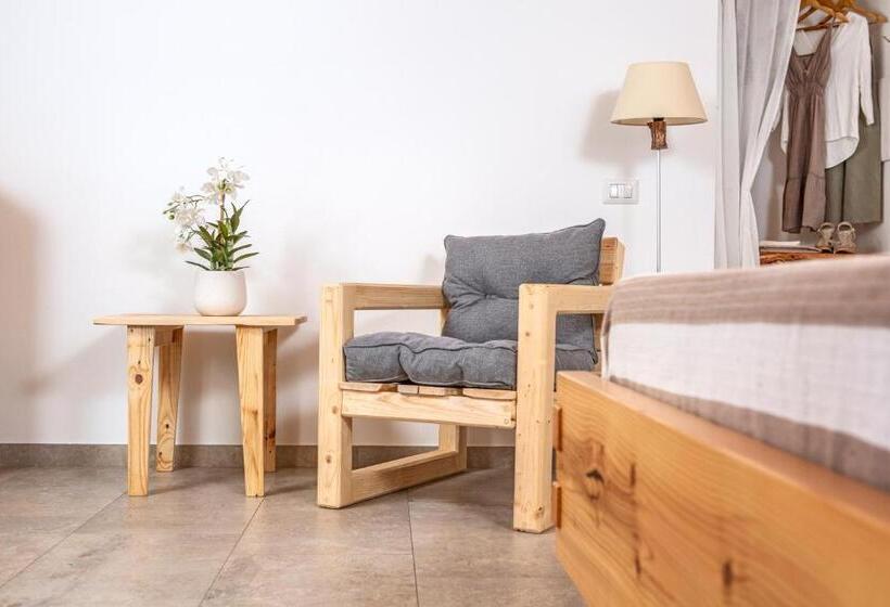 اتاق لوکس با تخت بزرگ, B&b Les Chambres Rooms & Suite