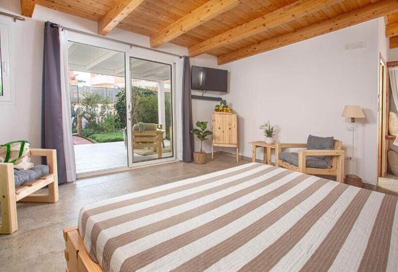 اتاق لوکس با تخت بزرگ, B&b Les Chambres Rooms & Suite