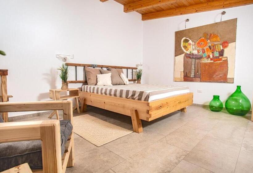 اتاق لوکس با تخت بزرگ, B&b Les Chambres Rooms & Suite