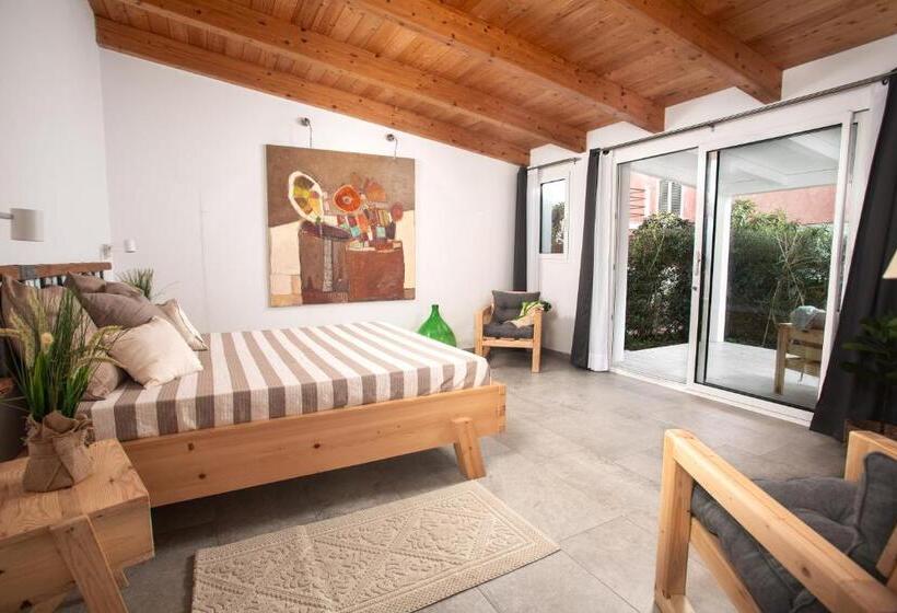 اتاق لوکس با تخت بزرگ, B&b Les Chambres Rooms & Suite