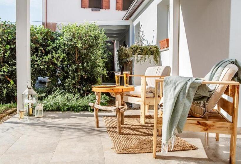 اتاق لوکس با تخت بزرگ, B&b Les Chambres Rooms & Suite