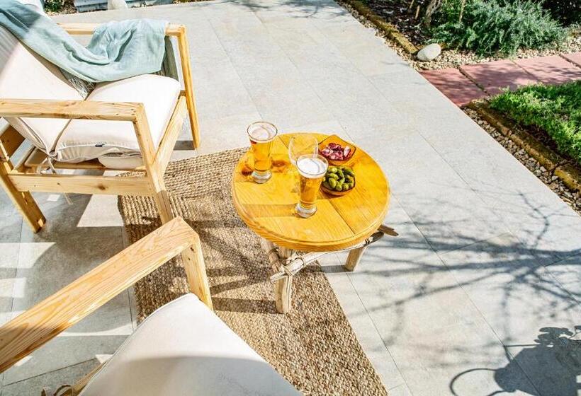 اتاق لوکس با تخت بزرگ, B&b Les Chambres Rooms & Suite