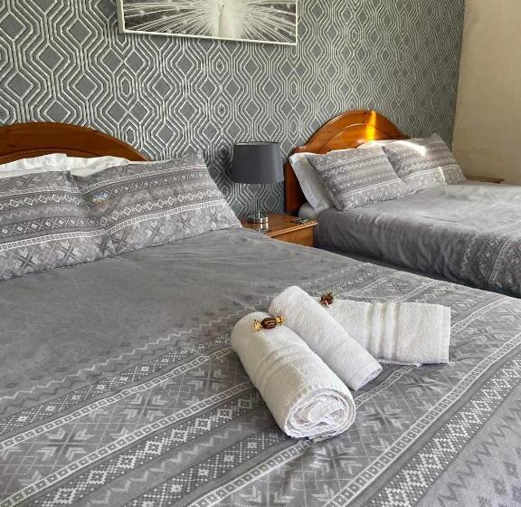 Семейный Номер, Nettleton Country House