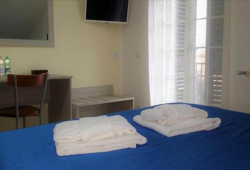 Полулюкс с Балконом, Guesthouse Holiday Formia Beach