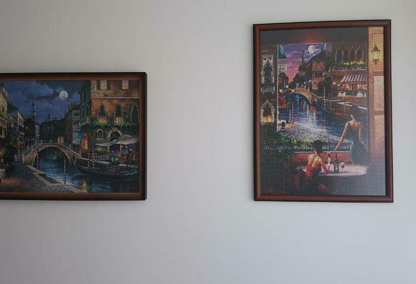 غرفة قياسية, Jacky S House