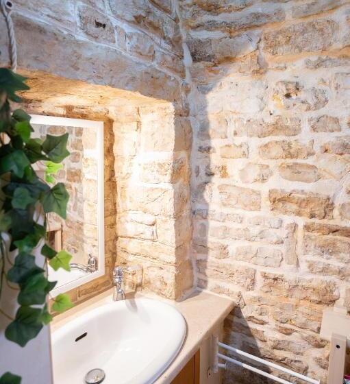 استودیوی استاندارد, Piccola Pietra Bianca